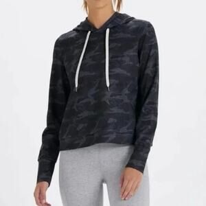 Vuori Halo Essential Hoodie In Black Camo Small